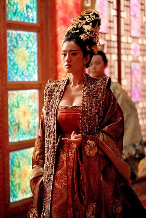 Curse Of The Golden Flower Curse Of The Golden Flower, Gong Li Curse Of The Golden Flower, Chinese Period Drama, Orange Hanfu Dress, Yellow Hanfu, Blake Michael, Gong Li, Brandy Norwood, Chinese Hanfu Photoshoot