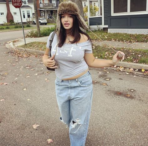 fall ushanka hat 2014 y2k tumblr inspired inspo outfit ripped jeans Mid Size Celebrities, Ushanka Hat Outfit, Midsize Fits, 2014 Outfits, Ushanka Hat, Comfort Clothes, Indie Y2k, Hat Outfit, Colored Glasses