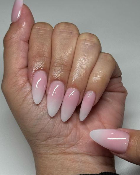 Airbrush Nail Designs Ombre, Airbrush Nail Designs, Nail Designs Ombre, French Nail Ideas, Pink And White Ombre, Airbrush Nail, Aura Nails, Airbrush Nails, White Ombre