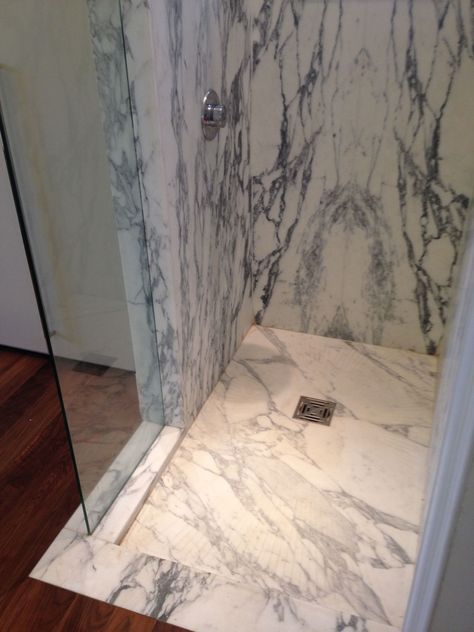 Marble shower Marble Tile Shower Walls, Walls In Bathroom, Tile Shower Walls, Marble Tile Shower, Cottage Showers, White Marble Shower, Marble Shower Walls, Small Half Bathroom, Walk In Shower Designs