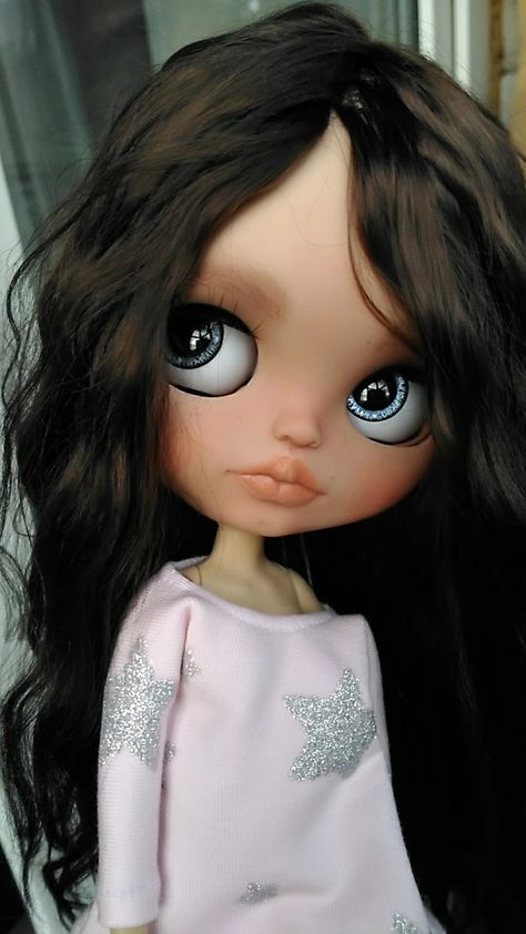 Blythe Dolls Wavy Hair, Brown Hair Blue Eyes Pale Skin, Doll Blonde Hair, Black Wavy Hair, Big Eyes Doll, Blythe Doll Dress, Blonde Hairstyle, Brown Hair Blue Eyes, Long Hair Ideas