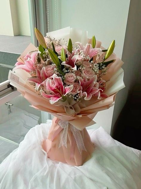 21st Birthday Flowers, Pink Bouquets Of Flowers, Coquette Bouquet, Giant Bouquet Of Flowers, Lilly Bouquets, Party Flower Arrangements, Huge Bouquet Of Flowers, Bouquet Flowers Wedding, Mixed Flower Bouquet