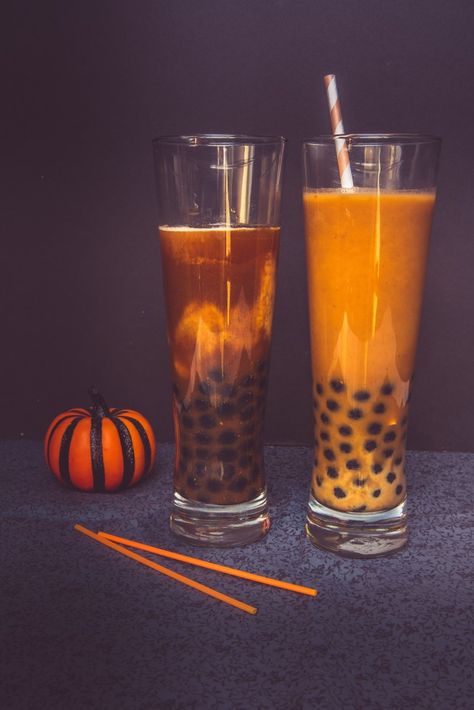 Iced Pumpkin Thai Bubble Tea (With Dairy Free and Dye Free Directions) Thai Bubble Tea, Paleo Beverages, Shredded Chicken Chili, Healthy Pumpkin Spice Latte, Pumpkin Cravings, Paleo Drinks, Milk Tea Recipes, Asian Dessert, Spiced Drinks