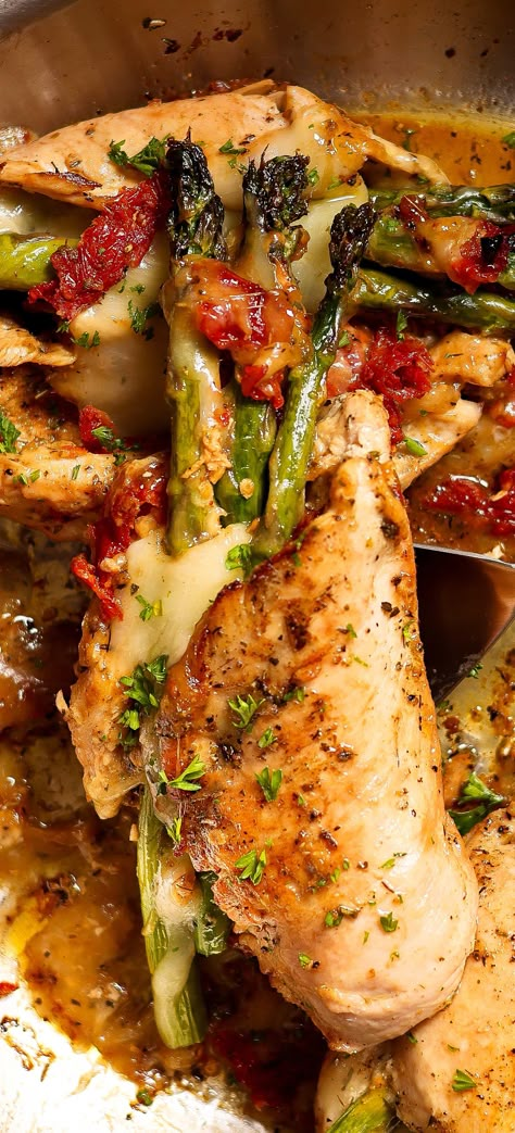 Chicken stuffed with asparagus Chicken Stuffed With Asparagus, How To Grill Asparagus, Grill Asparagus, Asparagus Cheese, Asparagus Stuffed Chicken Breast, Chicken And Asparagus, Baked Chicken Breasts, Asparagus Dishes, Baked Asparagus