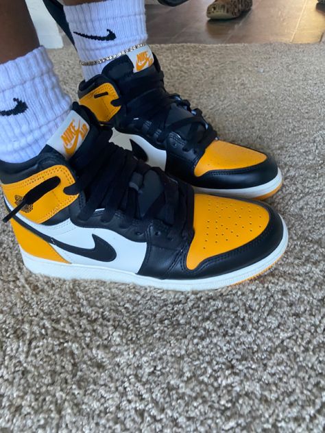 Black and Yellow air jordan 1. With white Nike socks Jordan 1 Taxi, Fall Sneakers, Black Jordans, Jordan 1 High, Yellow And Black, Black And Yellow, Black N Yellow, Jordan 1, Sneakers Nike