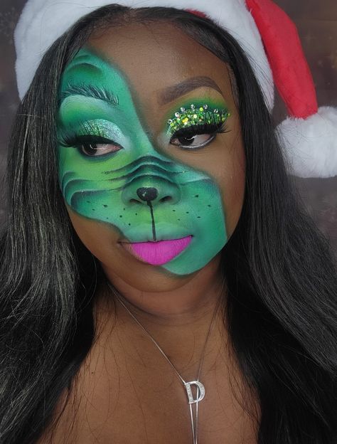 Half Grinch Christmas makeup look Grinch Makeup Look, Pretty Grinch Makeup, Dramatic Christmas Makeup, Grinch Glam Makeup, Christmas Fx Makeup Ideas, Christmas Special Effects Makeup, Cute Grinch Costume, Simple Grinch Makeup, Cute Grinch Makeup