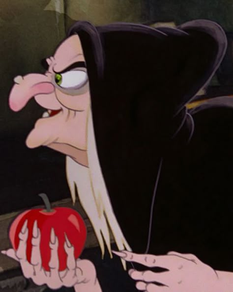 *OLD HAG / EVIL QUEEN GRIMHILDE ~ Snow White and the Seven Dwarf's, 1937 Evil Witch Art, Poison Apple Snow White, Snow White Witch, Poisoned Apple, Disney Evil Queen, Snow White Evil Queen, Evil Disney, 7 Dwarfs, Disney Cards