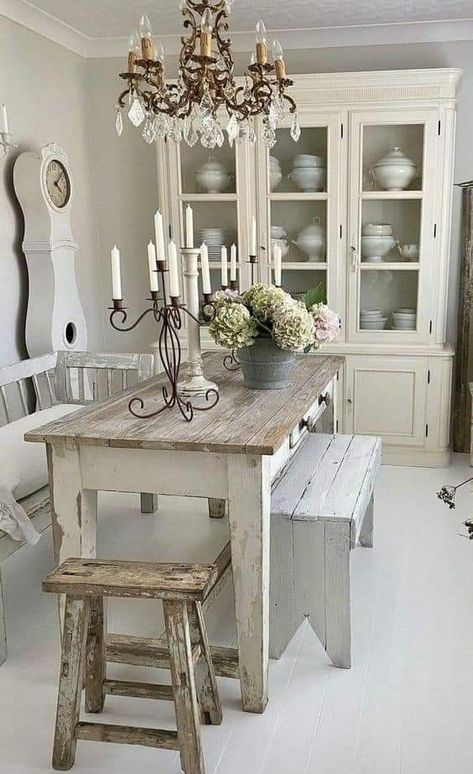 Cottage Dining Rooms, Chic Dining Room, Shabby Chic Dining, Bathroom Floors, Cottage Interiors, French Property, Farmhouse Decor Living Room, Shabby Chic Kitchen, Farmhouse Dining Room