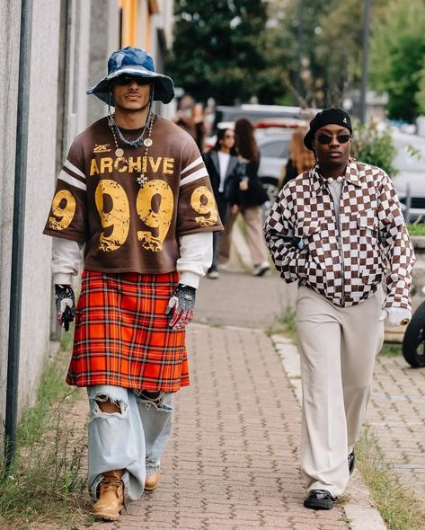 Pause Magazine, Ny Fashion Week Street Style, Couture Streetwear, 90s Hip Hop Outfits, Fashion Jobs, Nerd Fashion, Black Men Street Fashion, Mens Fashion Edgy, Men Street Fashion