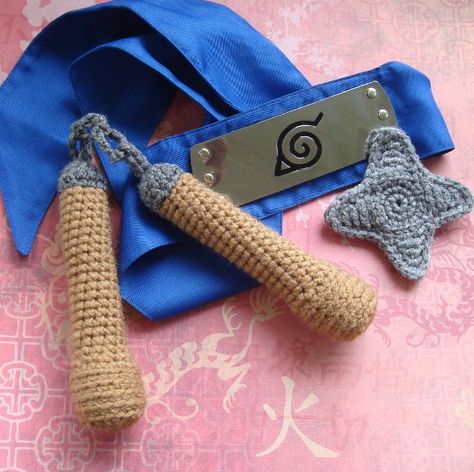 Nunchucks and Shuriken! Free patterns. Chibi Ninja, Crochet Costumes, Crochet For Beginners Blanket, Crocheted Items, Crochet For Boys, Crochet For Kids, Knitted Toys, Learn To Crochet, Crochet For Beginners