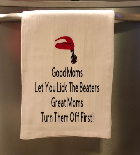 Funny Towel Sayings, Kitchen Sayings Signs, Tee Towels, Towel Sayings, Kitchen Sayings, Towel Ideas, Funny Towels, Sewing Quotes, Funny Tea Towels