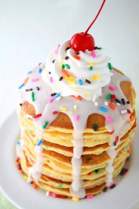 Birthday Cake Pancakes, Birthday Pancakes, Birthday Breakfast Party, Cake Pancakes, Savory Cakes, Breakfast Party Foods, Pancake Cake, Resipi Kek, Crepe Cakes