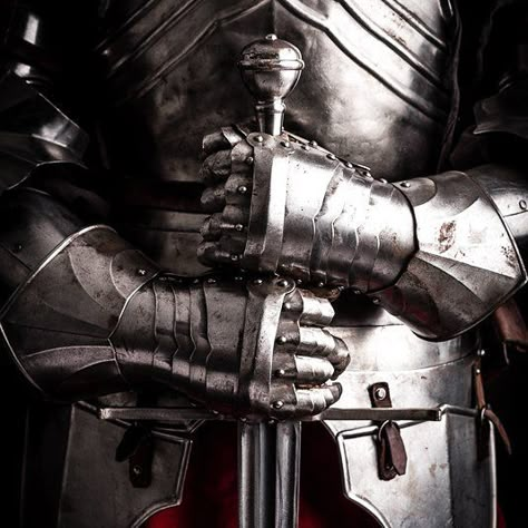 24 Likes, 1 Comments - Karel Strmy Böhm (@karel_strmy_bohm) on Instagram: “#armor #photoshooting #reactment #historicalfencing #fencing #medieval #medievalarmor #sword” Grey Warden, Medieval Aesthetic, Dragon Age 2, The Knight, 다크 판타지, Knight Armor, House Of The Dragon, Straight Back, Medieval Times