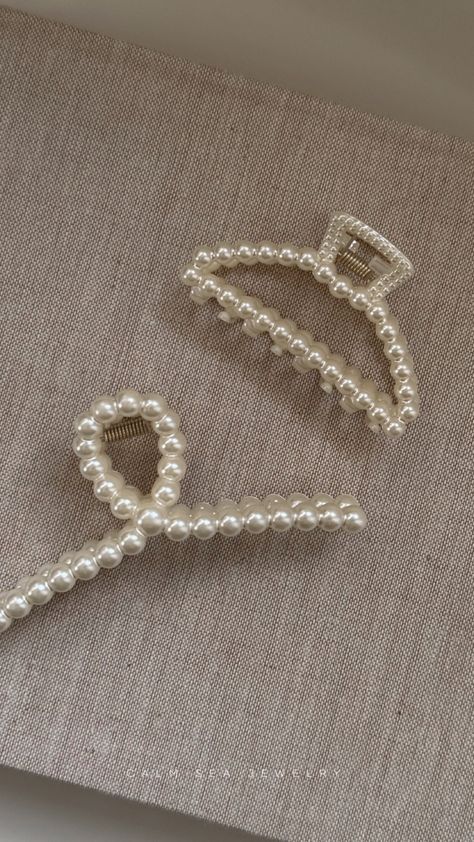 Aesthetic & Minimalist hair claw clips Hair Accessories Claw Clips, Cute Hair Accessories Aesthetic Clips, Pearl Hair Claw Clip, Hair Accessories Claw Clip, Claw Clips Cute, Cute Hair Claw Clips, Cute Clips For Hair, Cool Hair Clips, Hair Assesories Aesthetic