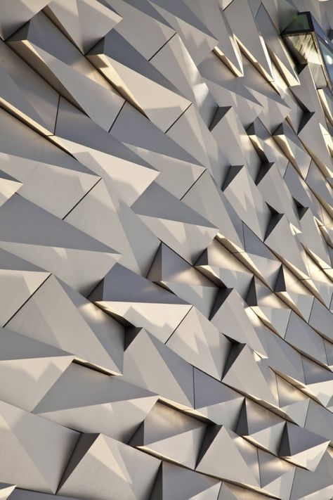 Titanic Belfast / CivicArts & Todd Architects Facade Pattern, Architectural Pattern, Building Facade, Materials And Textures, Facade Architecture, Facade Design, Belfast, Design Layout, Amazing Architecture