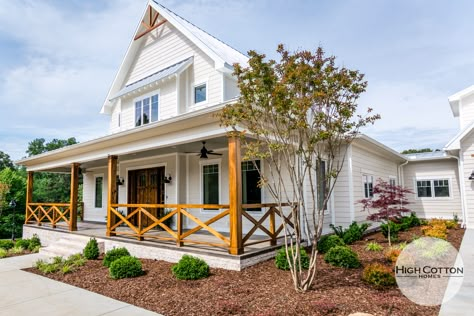 Farmhouse Front Farmhouse Porch, Farmhouse Front Deck Ideas, Old Farmhouse Porch Remodel, Farmhouse Style Porch Railings, Front Porch Railings Farmhouse, Modern Farmhouse Porch Railing, Farmhouse Front Porch Railing, Porch Railing Ideas Farmhouse, Bamboo Railing