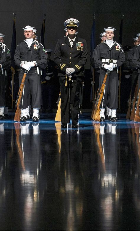 Honor Guard Honor Courage Commitment, Honor Guard, Military Insignia, Military Uniforms, Military Heroes, Lest We Forget, United States Navy, Military Uniform, Armed Forces