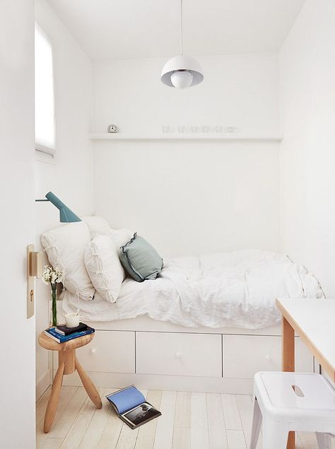 Ingenious small bedroom design idea Tiny Bedroom Design, Small Bedroom Designs, Small Bed, Tiny Bedroom, Natural Home Decor, Cool Ideas, Remodel Bedroom, Contemporary Bedroom, Minimalist Bedroom