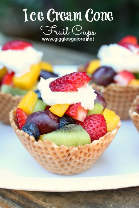 Ice Cream Cone Fruit Cups. The prettiest way to serve fruit salad! Cone Fruit Cups, Healthy Birthday Treats, Healthy Birthday, Fruit Recipes Healthy, Birthday Snacks, Fruity Treats, Fruit Ice Cream, Dairy Free Ice Cream, Fruit Cups