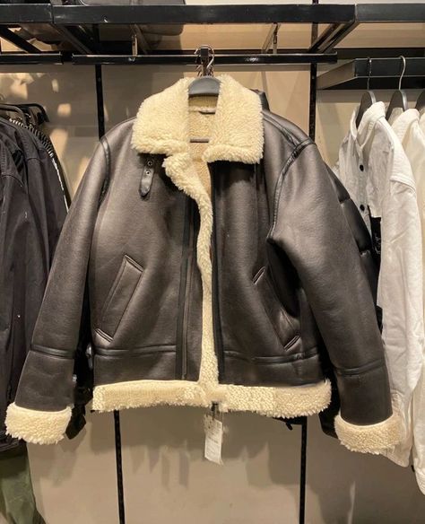 Lamb Jacket, Mens Luxury Lifestyle, Biker Coat, Lamb Leather Jacket, Outfit Inspo Casual, Sheepskin Coat, Winter Outerwear, Jackets Men Fashion, Casual Stylish