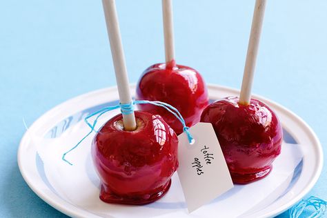 Whether you're raising funds or fun, these sweet and sticky toffee apples are classic fete winners - and our Food Fight winner of the week! Toffee Apples Recipe, Toffee Apples, Cake Stall, French Apple Cake, Toffee Apple, Sticky Toffee, Kids Party Food, Easiest Apples, British Food