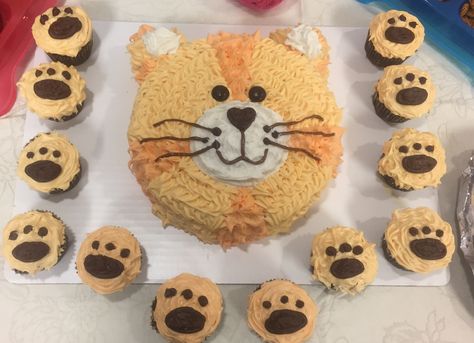 Kitty cat cake & cupcakes- really excited how this turned out! Ginger Cat Cake, Kitty Cat Cake, Paw Cake, Cat Themed Birthday Party, Cat Birthday Party, Ginger Cat, Cat Cake, Cake Cupcakes, Cat Themed