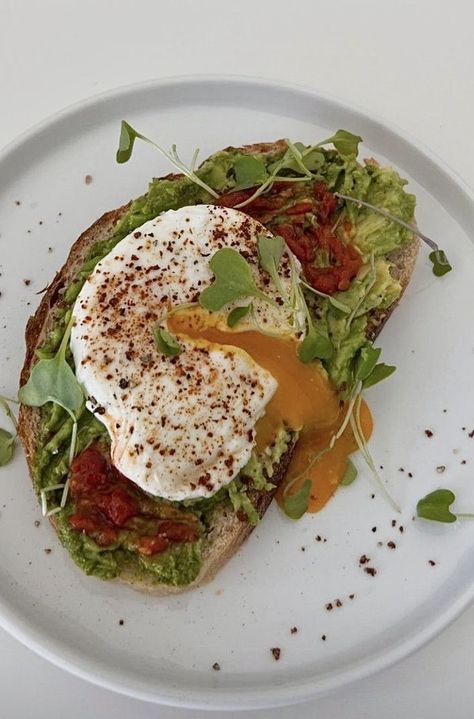 Healthy Egg Toast, Aesthetic Egg, Avocado Toast Aesthetic, Toast Aesthetic, Egg Avocado Toast, Lunch Toast, Tomato Toast, Food Avocado, Egg Avocado