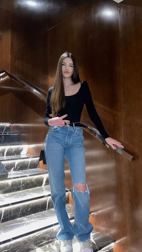 Kavkaz Girl Style, Portret Feminin, 2023 Outfits, Foto Baby, Ig Feed, Casual Day Outfits, Elegante Casual, Night Out Outfit, Cute Spring