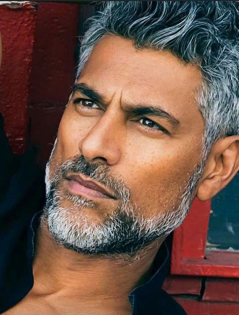 Older Gorgeous Men, White Men Beards, Exotic Men, Silver Bearded Men, Handsome Man Over 40, Hot Old Man, Men’s Gray Hair Styles, Silver Foxes Men Over 50 Long Hair, Bold Men With Beard