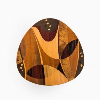 Side table with intarsia at Studio Schalling Intarsia Wood Patterns, Geometric Furniture, Indian Home Design, Parquetry, Wood Inlay, Indian Home, Marquetry, Wood Patterns, 3d Wall