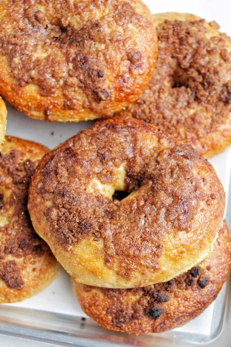 Cinnamon Bagels Topping, Panera Cinnamon Crunch Bagel, Panera Bagels, Cinnamon Bagels, Breakfast Bagels, How To Make Bagels, Bagel Recipes, Bagel Toppings, Diy Cinnamon