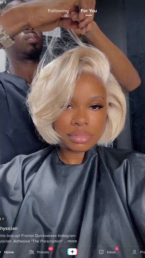 Wig Tiwa Style, Wet Look Bob Hair, Blonde Bun Black Women, Silver Bob Black Women, Short Blonde Wigs For Black Women, Blonde Hair Outfits Black Women, Short Blonde Hairstyles For Black Women, Blond Bob Black Women, Asymmetrical Bob Black Women