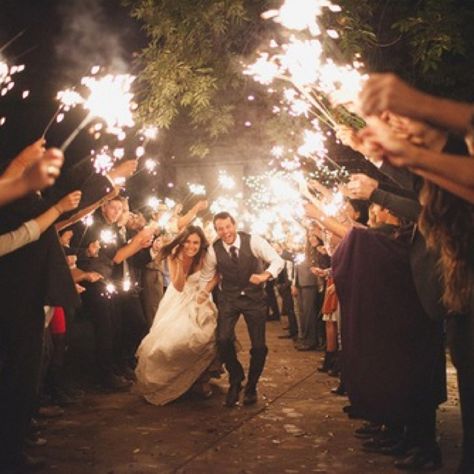 Sparklers!! Cute wedding idea Wedding Fotos, Wedding Send Off, Sparkler Send Off, Wedding Exits, Wedding Sparklers, Cute Wedding Ideas, Wedding Pics, Trendy Wedding, Backyard Wedding