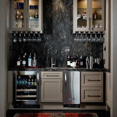 75 Home Bar Ideas You'll Love - June, 2022 | Houzz Kitchenette Layout, Modern Home Bar Designs, Bar Layout, Wet Bar Basement, Wet Bar Designs, Top Cabinets, Bar Nook, Counter Ideas, Bar Counters