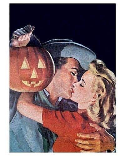 allaboutvintage on Instagram: “#vintagestyle #halloween” Halloween Kiss, Halloween Greeting Cards, Halloween Instagram, Vintage Halloween Art, Vintage Halloween Images, Vintage Couple, Halloween Retro, Halloween Greeting Card, October Halloween