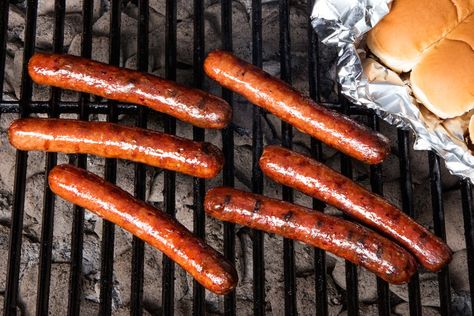 The Best Way to Cook Hot Dogs and Make Them Perfect Every Time Hot Dogs Chili, Grilling Recipes Sides, Hot Dog Toppings, Dog Cart, Luncheon Meat, Hot Diggity Dog, Hot Dog Cart, Chili Dogs, Hot Dog Recipes