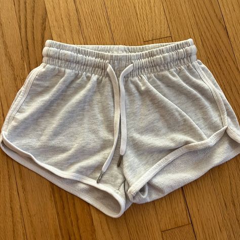 Garage Nwot Sweatshorts Size Xs Grey Sweatshorts, Youtuber Dr, Grey Sweat Shorts, Bday List, Clothing Pieces, School Fits, Lounge Shorts, Sweat Shorts, Back To School Outfits