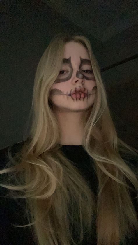 Halloween Makeup Blonde Hair, Halloween Costumes Blonde, Blonde Hair Halloween Costumes Ideas, Halloween Skeleton Makeup, Blonde Hair Characters, Blonde Halloween Costumes, Girl Face Painting, Blonde Hair Makeup, Skeleton Makeup