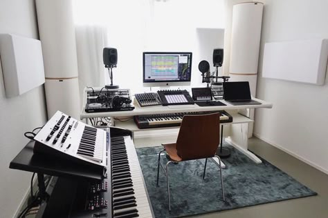 Mini Music Studio Room, Mini Home Studio Music, Mini Studio Music, Small Music Room Ideas Home, Mini Music Studio, Music Studio Room Home, Studio Desk Setup, Mini Recording Studio, Small Music Room