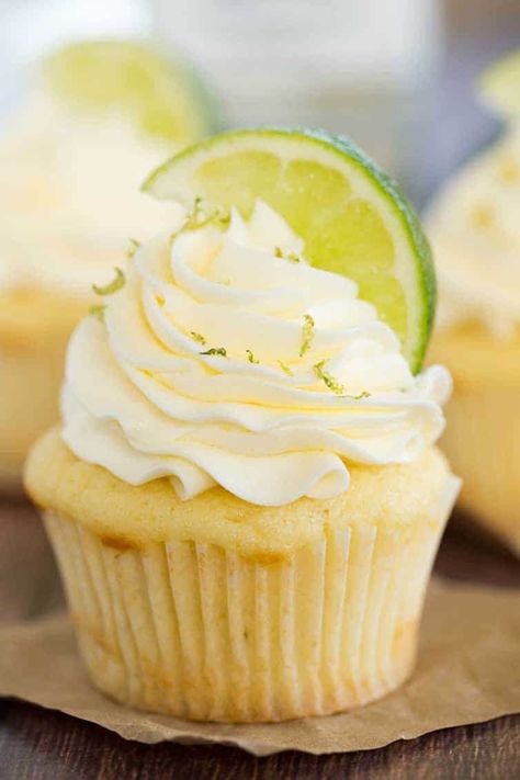 Margarita Cupcake - Vanilla cupcake topped with vanilla frosting, sprinkled with lime zest and topped with lime wedge. Margarita Buttercream Frosting, Lime Buttercream Frosting, Lime Buttercream, Cupcake Vanilla, Margarita Cupcakes, Brown Eyed Baker, Lime Cupcakes, Oreo Cupcakes, Cupcakes Recipe