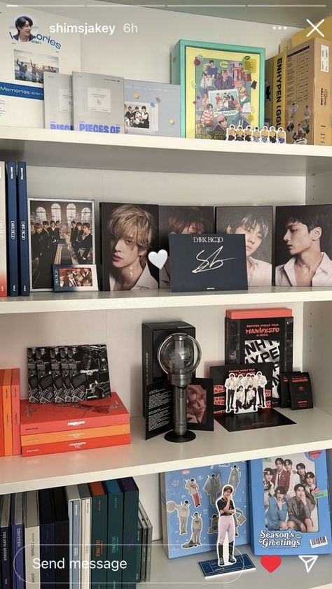 Enhypen Shelf Ideas, Kpop Corner Room, Album Shelf Ideas, Enhypen Shelf, K Pop Shelf Ideas, Enhypen Album Collection, Enhypen Room Decor, Kpop Shelf Aesthetic, Kpop Shelf Ideas