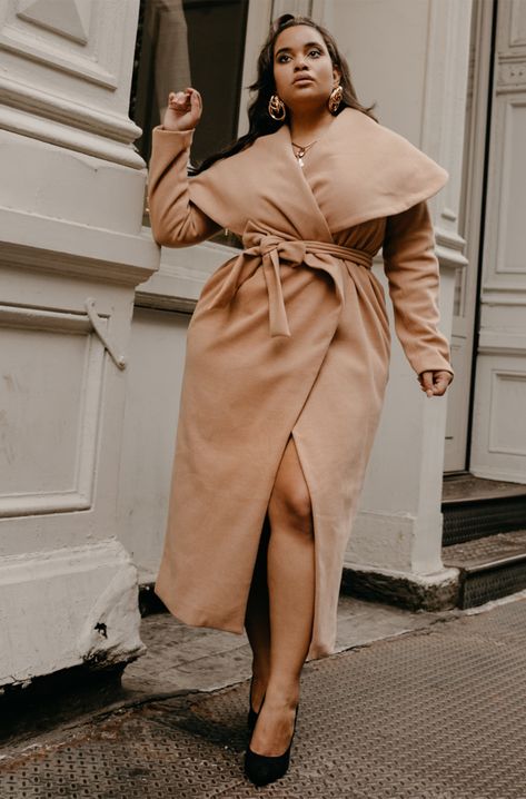 Boss Pose Reference, Autumn Outfit Plus Size, Simple Fashion Outfits Minimal Style, Denise Mercedes, Autumn Fashion Curvy, Plus Size Winter Outfits, Fall Fashion Coats, Plus Size Fall Outfit, Plus Size Fall Fashion