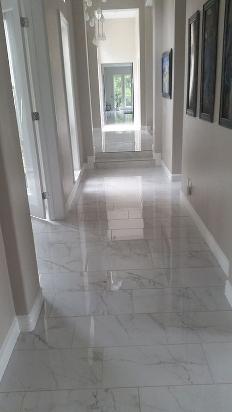 Porcelain Tile Floor Kitchen, Marble Floor Kitchen, Hallway Tiles Floor, Marble Bathroom Floor, Foyer Flooring, White Marble Bathrooms, Tiled Hallway, Ceramic Floor Tile, Floor Tile Design