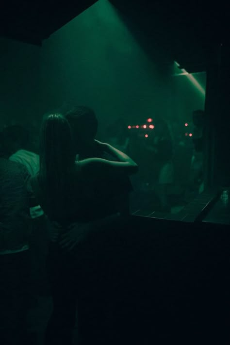 Party Night Club Aesthetic, Night Club Aesthetic, Nightclub Aesthetic, Night Couple, Clubbing Aesthetic, Couple Dancing, Foo Fighters, I Cant Even, Night Aesthetic