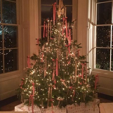 78 Likes, 8 Comments - Matilda Goad (@matildagoad) on Instagram: “#ShrimpMAS Christmas tree using past collections fabrics, angel hair tinsel and candy canes for my…” Matilda Goad, Hair Tinsel, Christmas Tree Inspiration, Angel Hair, Christmas Time Is Here, Christmas Feeling, Christmas Inspo, Merry Little Christmas, Christmas Mood