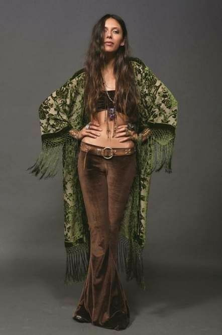 Boho Kimono Outfit, Boho Clothing Style, Hobo Outfit, Stile Hippie Chic, Bohemian Style Winter, 60s Hippies, Bohemian Cowgirl, Bohemian Grunge, Black Pinterest