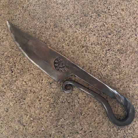 Forged Cheese Knife, Blacksmith Knife, Blacksmith Ideas, Blacksmithing Ideas, Black Smithing, Hand Forged Knife, Blacksmith Projects, Cheese Knife, Forged Knife