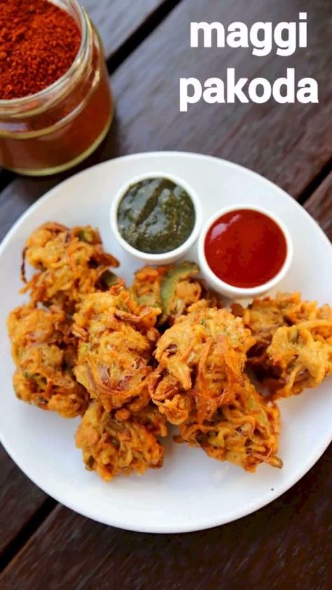 maggi pakoda recipe | maggi ke pakode | maggi pakora recipe with detailed photo and video recipe. perhaps one of the recent innovation in the domain of street food recipes using maggi noodles. the recipe is often misjudged to onion pakora due to its appearance and crisp but has its own unique taste and flavour. it is perhaps one of the easy pakoda recipes and it hardly takes minutes to prepare including making 2-minute maggi noodles. Ideas For Chicken, Infant Crafts, Maggi Noodles, Pakoda Recipe, Maggi Recipes, Chicken Recipes Easy, Cassava Cake, Pakora Recipe, Fast Cooking