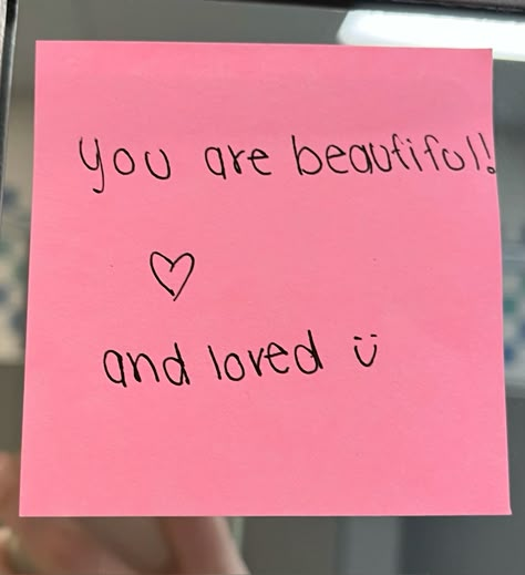 #quote #quotes #cute #pink #kindness #happy #love #smile #sayings #postit #quoteoftheday #school #aesthetic #words #word #kindwords Sticky Note Motivation, Sticky Note Reminders, Kind Notes To Yourself, Sticky Notes Quotes Aesthetic, Cute Sticky Notes Quotes, Positive Sticky Notes Quotes, Encouraging Sticky Notes, Positive Messages For Friends, Post Its Aesthetic