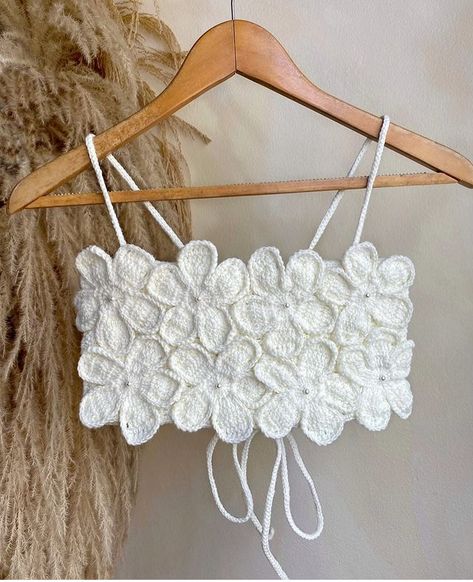 Top Tejidos A Crochet, Crochet Instagram, Crochet Floral Top, Crochet Sweater Design, Crochet Wallet, Crochet Baby Jacket, Crochet Tank Tops, Crochet Baby Sandals, Mode Crochet